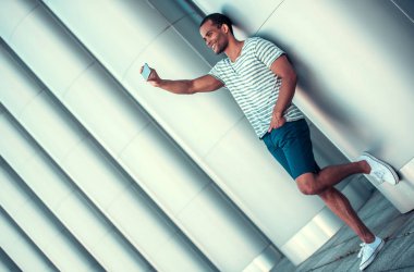 Afro Amerikan adam şehirde