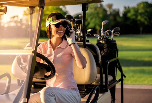 女性のゴルフ — ストック写真