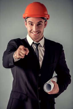 yakışıklı genç mimar