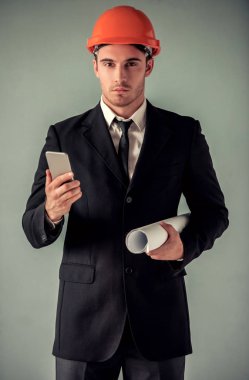 yakışıklı genç mimar