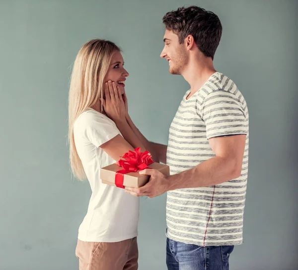 Romantik genç çift