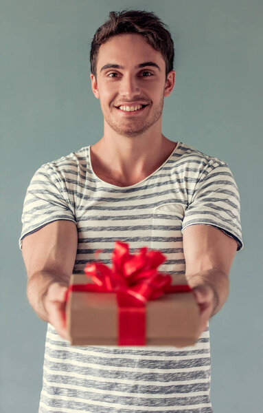 Романтический молодой человек
