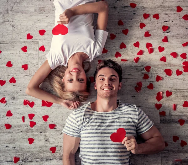 Pareja joven romántica — Foto de Stock