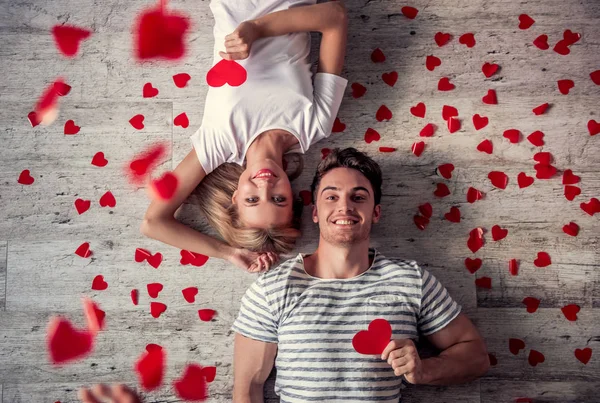 Pareja joven romántica — Foto de Stock