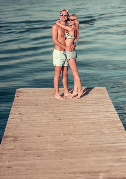 denizin üzerinde çift