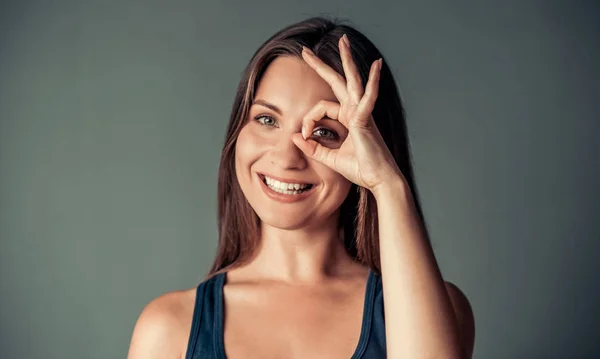 Mulher bonita jovem — Fotografia de Stock