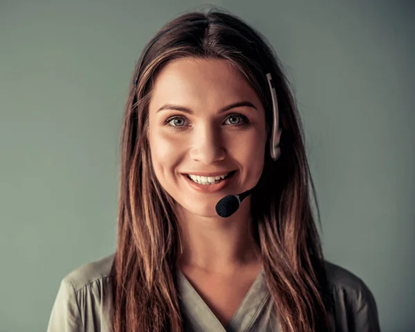 Beautiful business woman — Stock Photo, Image