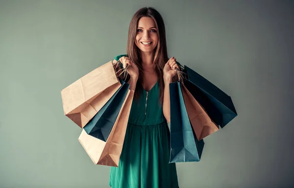 Mulher e compras — Fotografia de Stock