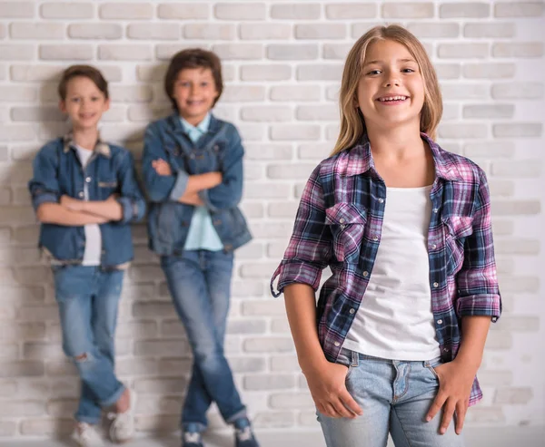 Charmante en vrolijke kinderen — Stockfoto