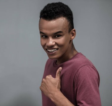 Afro-Amerikalı adam.