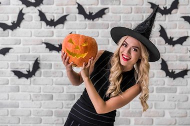 Kız Cadılar Bayramı partisi için hazır