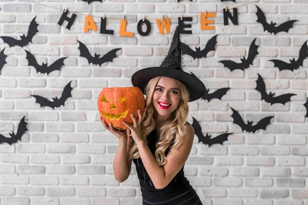 Menina pronta para a festa de Halloween — Fotografia de Stock