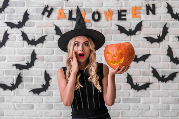 Menina pronta para a festa de Halloween — Fotografia de Stock