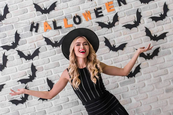 Ragazza pronta per Halloween party — Foto Stock