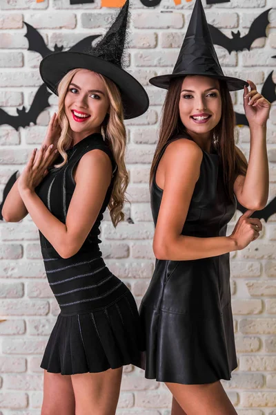 Meninas prontas para a festa de Halloween — Fotografia de Stock