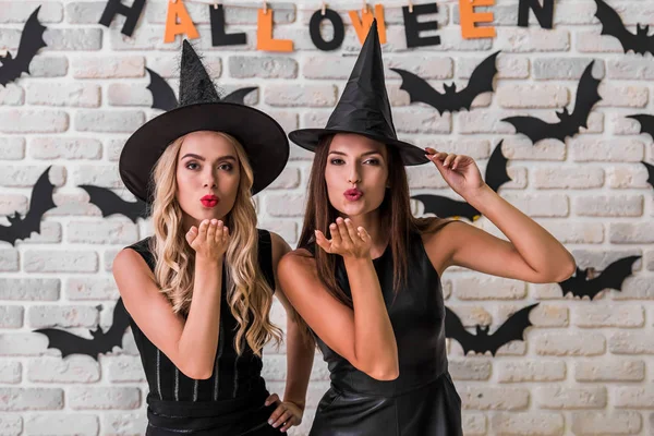 Ragazze pronte per la festa di Halloween — Foto Stock