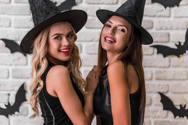 Meninas prontas para a festa de Halloween — Fotografia de Stock