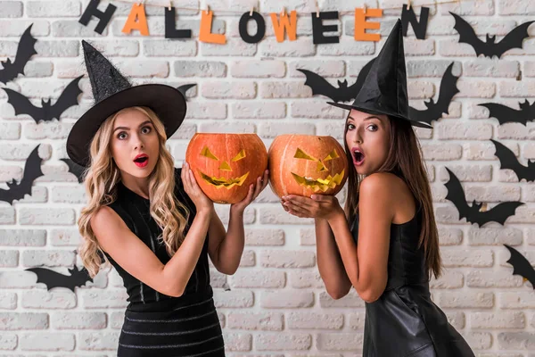 Meninas prontas para a festa de Halloween — Fotografia de Stock