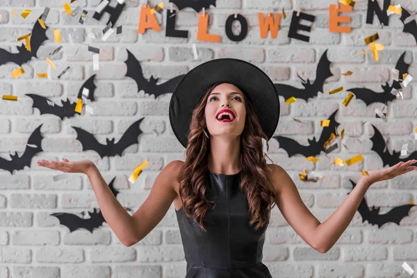 Menina pronta para a festa de Halloween — Fotografia de Stock