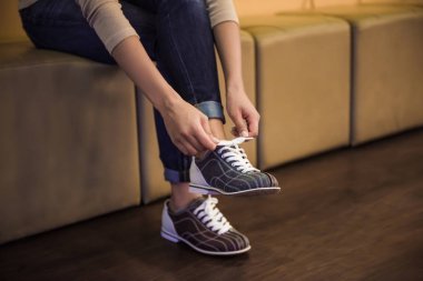 Bouling için tesisatlar üzerinde koyarak