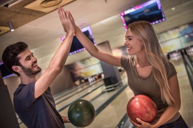 Bowling oynarken Çift 