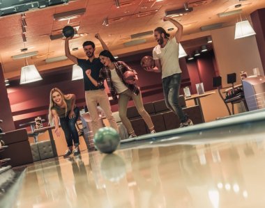 bowling oynamaya arkadaşlar 