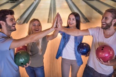 bowling oynamaya arkadaşlar 