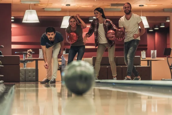 bowling oynamaya arkadaşlar 