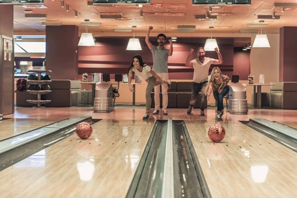 bowling oynamaya arkadaşlar 