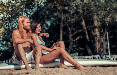 Çift standup paddleboarding