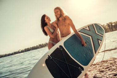 Çift standup paddleboarding