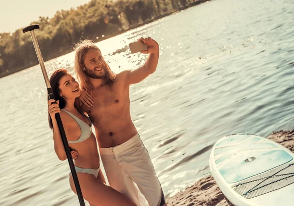 Çift standup paddleboarding