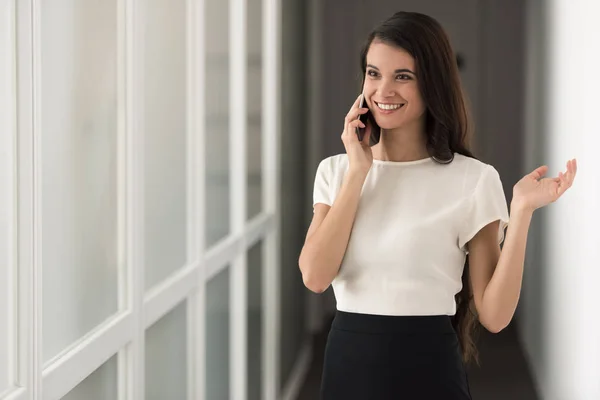 Beautiful young businesswoman — Stock Photo, Image