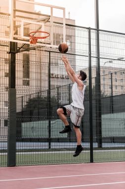 yakışıklı basketbolcu