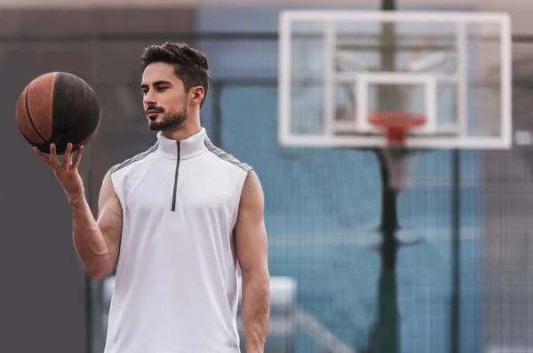 Pěkný basketbalový hráč — Stock fotografie