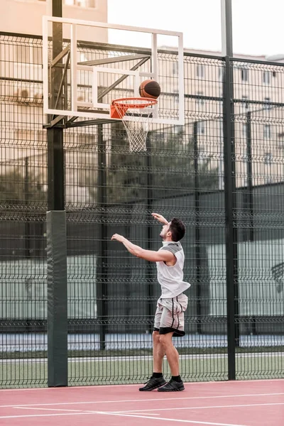 Pěkný basketbalový hráč — Stock fotografie