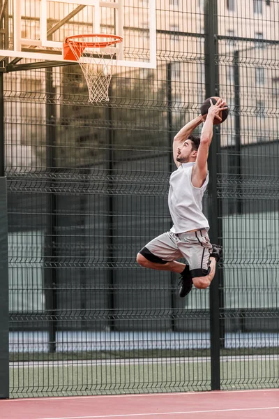 Pěkný basketbalový hráč — Stock fotografie