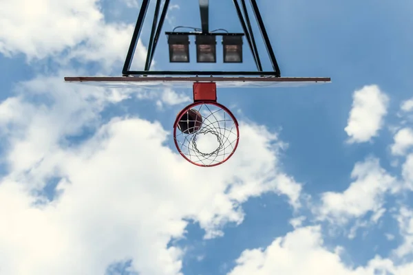 Basketbalový koš mimo — Stock fotografie