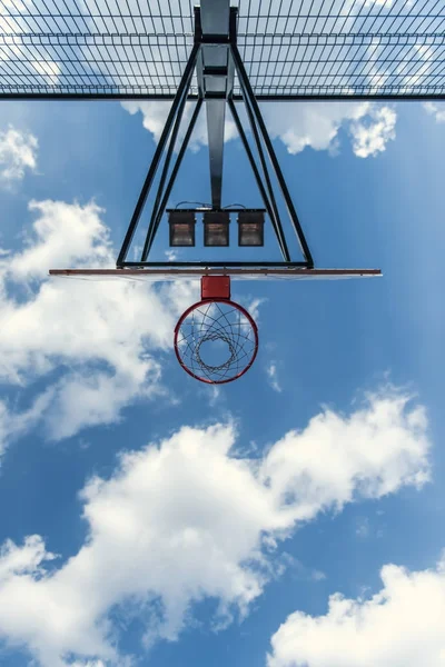 Basketball hoop outside — Stock Photo, Image