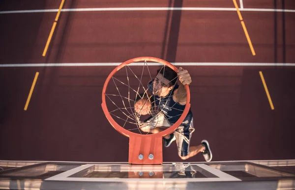 Knappe basketballer — Stockfoto