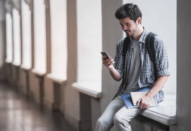 Yakışıklı erkek öğrenci