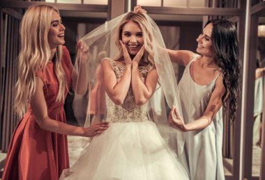 Kızlarda düğün Salonu