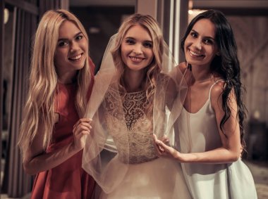 Kızlarda düğün Salonu