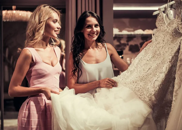 Chicas en el salón de bodas — Foto de Stock