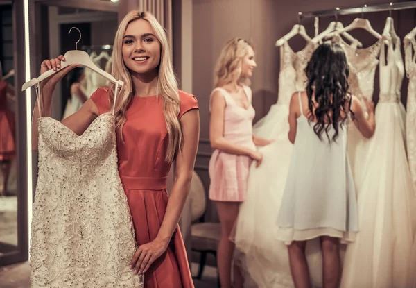 Kızlarda düğün Salonu