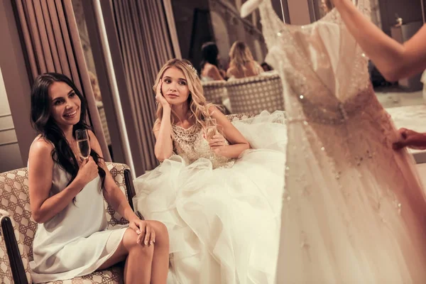 Kızlarda düğün Salonu