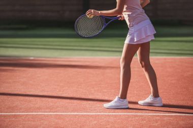 Tenis oynayan kız