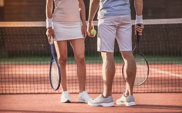Tenis oynarken Çift — Stok fotoğraf