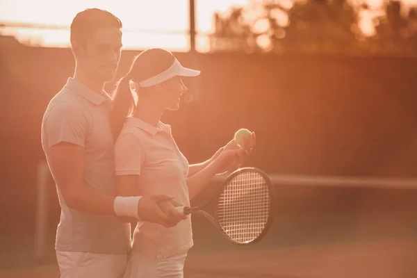 Tenis oynarken Çift — Stok fotoğraf
