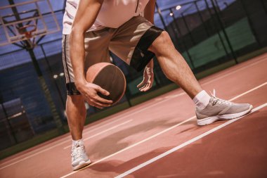 yakışıklı basketbolcu